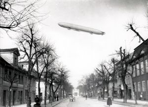 Ernst Eichgrün: Zeppelin über Potsdam © Potsdam Museum - Forum für Kunst und Geschichte