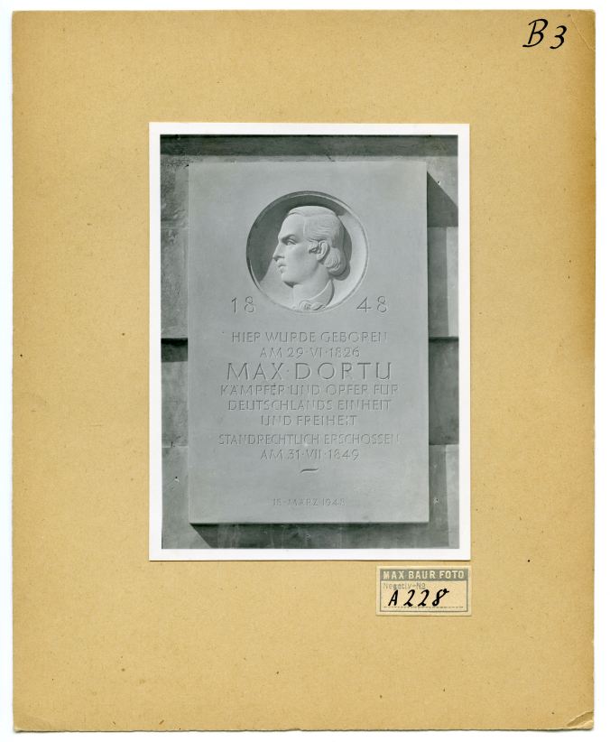 Gedenktafel für Max Dortu (1948), Foto: Max Baur / Sammlung Potsdam Museum